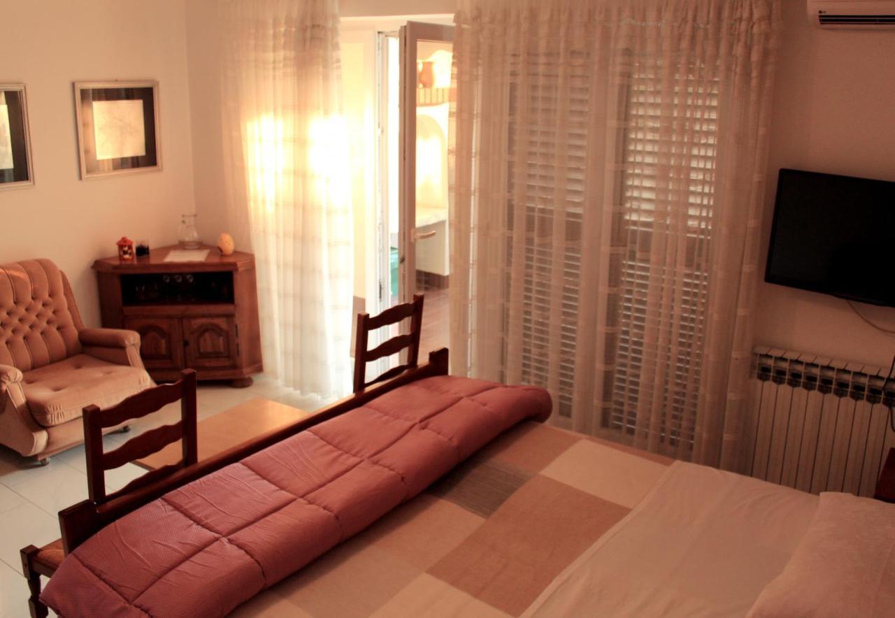 Apartments Lukacic Krk Town Esterno foto